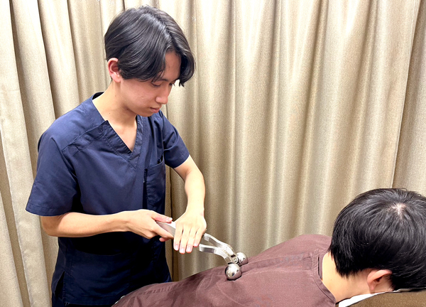 千歳烏山駅前鍼灸院・整骨院(デスクワークなどの首の痛みや肩こりを緩和いたします。)