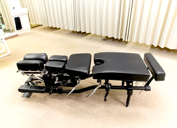 千歳烏山駅前鍼灸院・整骨院(トムソンベッドで痛みの少ないソフトな施術をいたします。)