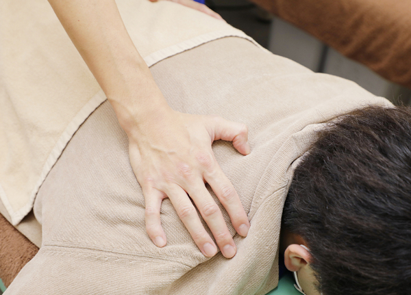 つらい肩こりを緩和します。