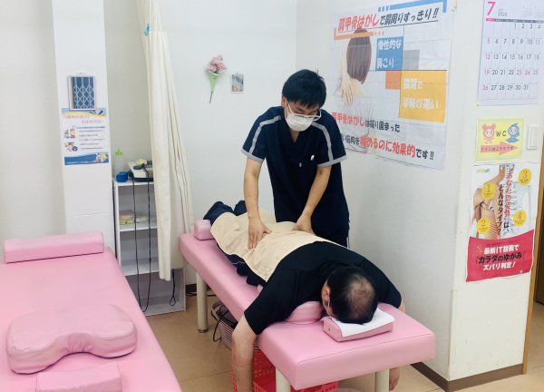 レモン接骨院【鍼灸】(硬くなった筋肉をほぐして血行を促進します。)