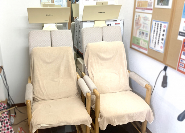 レモン接骨院【鍼灸】(ヘルストロン（電気施術器）で肩こりや頭痛の改善が期待できます。)
