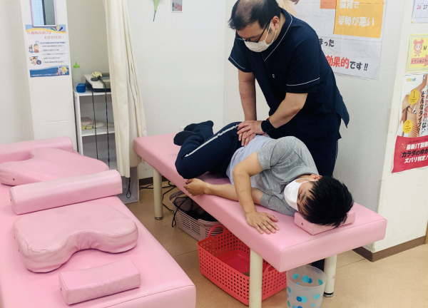 レモン接骨院【鍼灸】(骨盤矯正で身体の冷えやむくみなどの不調を改善に導きます。)