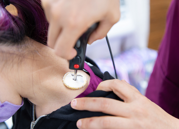 成瀬きずな鍼灸接骨院(強い痛みはハイボルテージでアプローチします。)