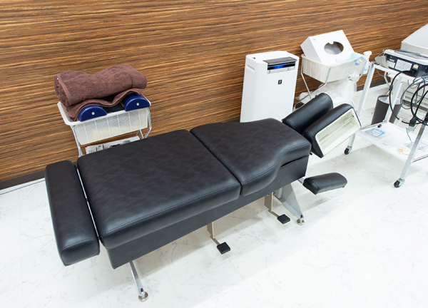 成瀬きずな鍼灸接骨院(トムソンテーブルです。)