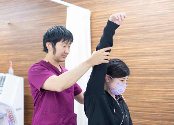 成瀬きずな鍼灸接骨院(お身体の状況を確認します。)