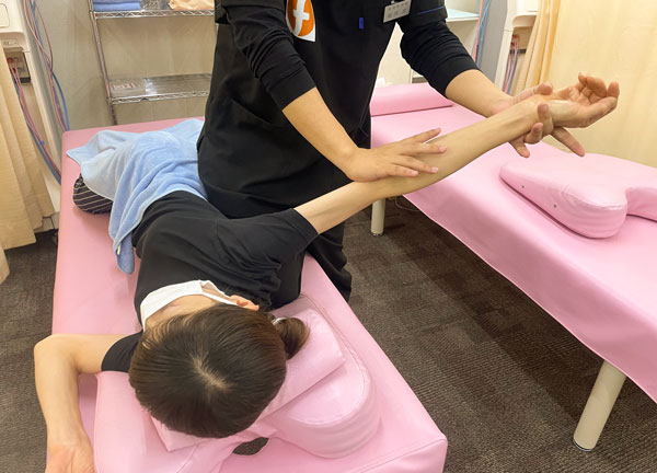 太尾町整骨院(腕を施術しております。)