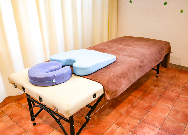 みやのまえ接骨院(施術中はカーテンで仕切れます)