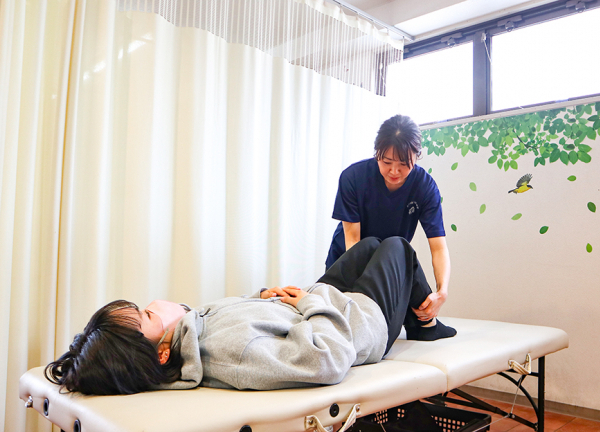 みやのまえ接骨院(左右の足のバランスを整えます)