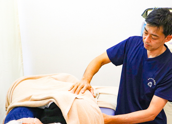 みやのまえ接骨院(肩甲骨まわりの筋肉の緊張を緩めます)