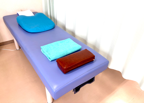 小林整骨院鍼灸院東海本院(ベッドは常に清潔に保たれております。)