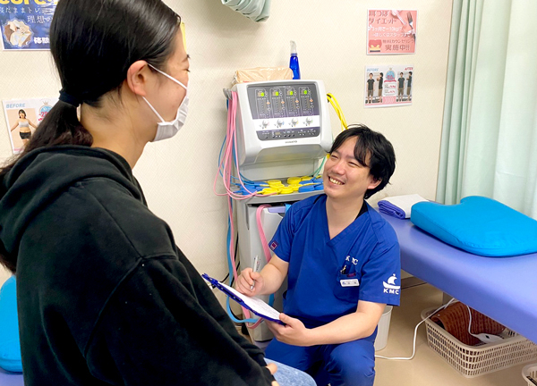 小林整骨院鍼灸院東海本院(施術前には丁寧にカウンセリグをおこないます。)