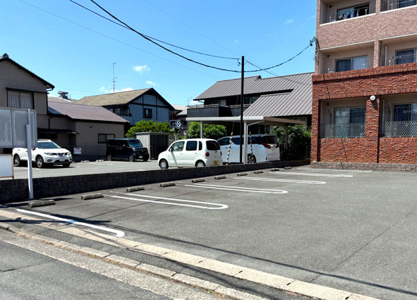 小林整骨院鍼灸院東海本院(駐車場はこちらです。)