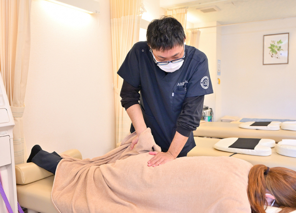 あおぞら整骨院【鍼灸】(骨格のズレを正しい位置に戻します。)
