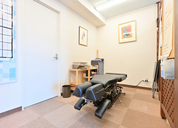 あおぞら整骨院【鍼灸】(トムソンベッドです。)