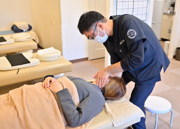 あおぞら整骨院【鍼灸】(ストレートネックで悩まれている方にも対応します。)
