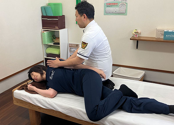 はまきた施術院小池店(肩を施術しております。)