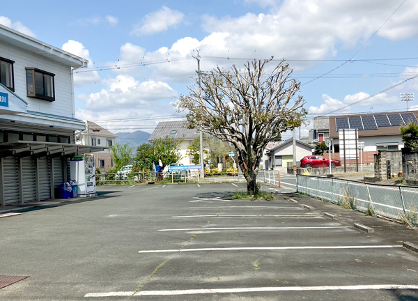 小林接骨院鍼灸院豊川(施設前には駐車場もご用意しています。)