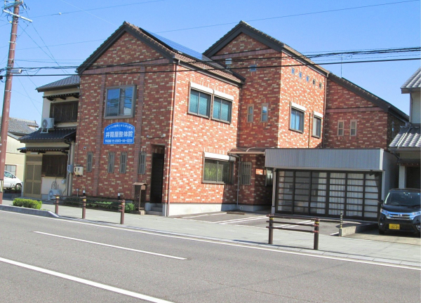 レンガ調の建物です。