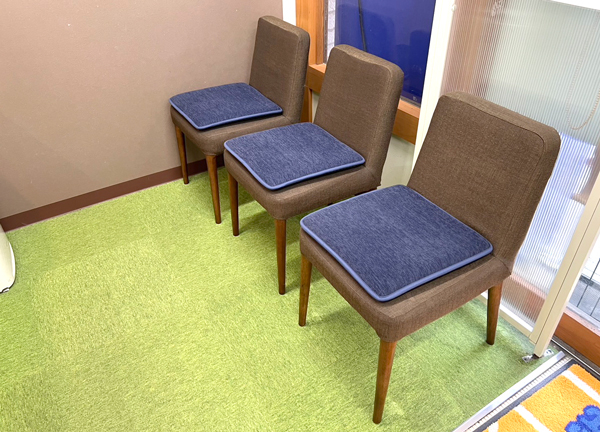 むげん整骨院・鍼灸院　桃山大手筋(こちらが待合席になります。)