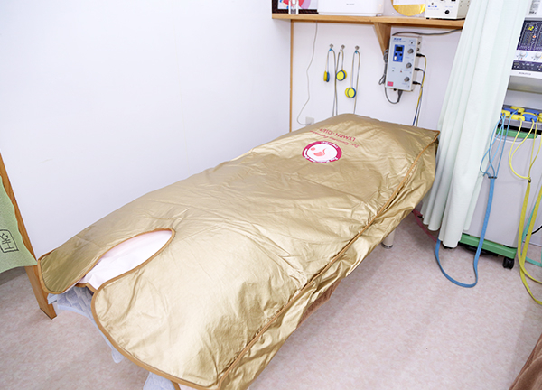 施術にしようするベッドです