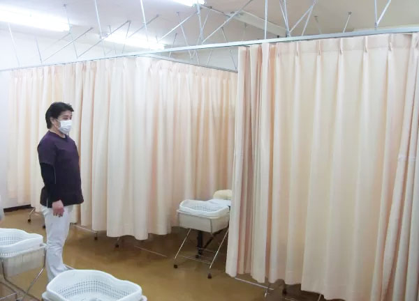 西岡鍼灸整骨院【マッサージ】(施術室はカーテンの仕切りがあるので人目が気になりません。)
