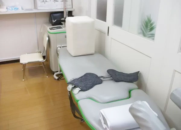 西岡鍼灸整骨院【マッサージ】(こちらのベッドでも施術を行うことがあります。)