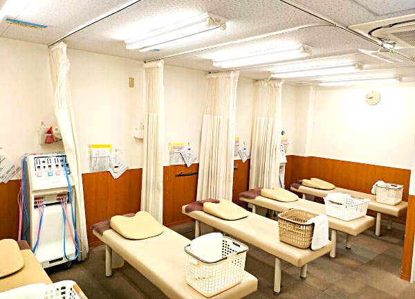ひまわり鍼灸整骨院 高槻院(清潔な施術室です。)