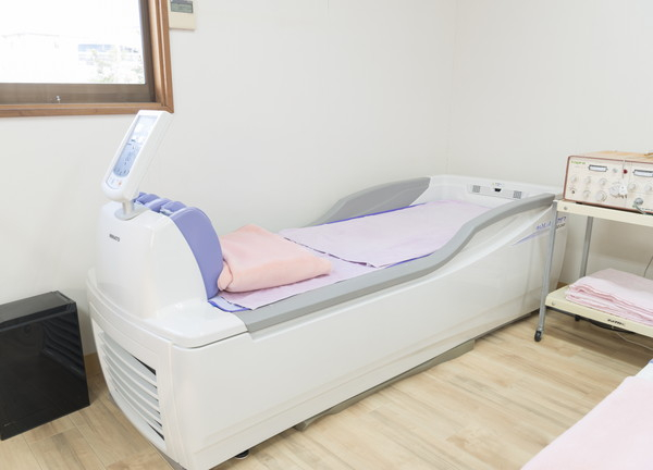 松崎接骨院(寝心地のいいウォーターベッドを用意しています)