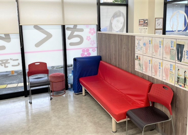 さくらメディネス整骨院　小禄院(待合室の様子でございます。)