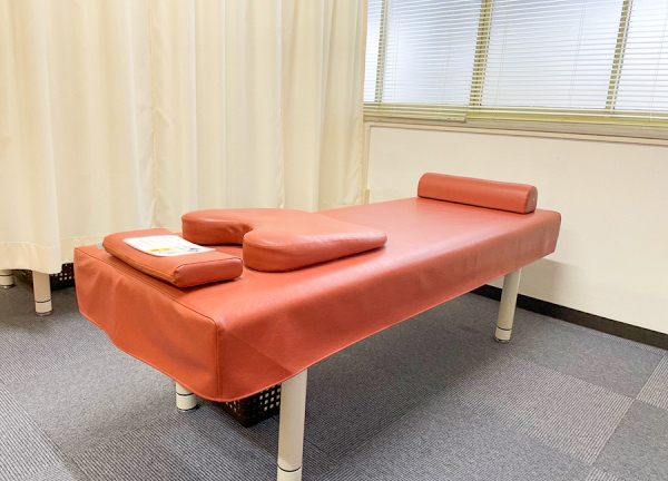 あい鍼灸・接骨院　袋原院(施術中はカーテンで仕切れます)