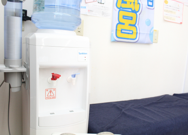 浜田接骨院(施術後はお水かお湯を飲んでひと息♪)