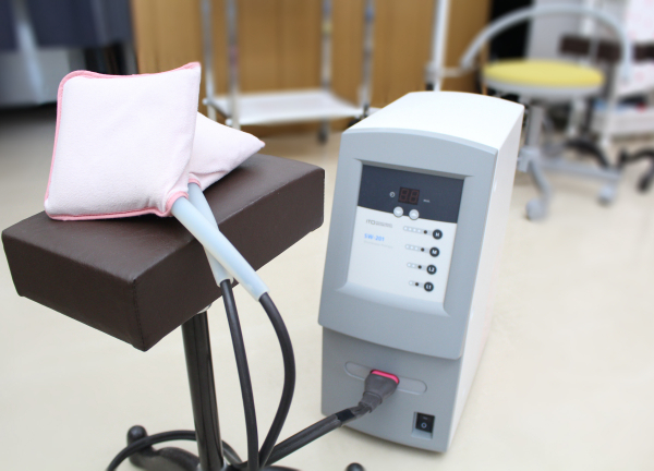 浜田接骨院(超短波で身体の中を広範囲に温めることができます！)