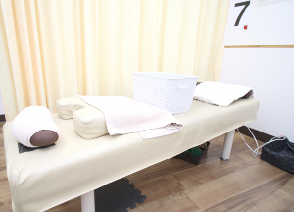 柏駅東口接骨院【鍼灸】(落ち着いた色合いでゆっくりリラックス！)