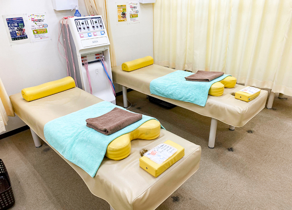 こもれび鍼灸整骨院(落ち着いた色合いのベッドです)