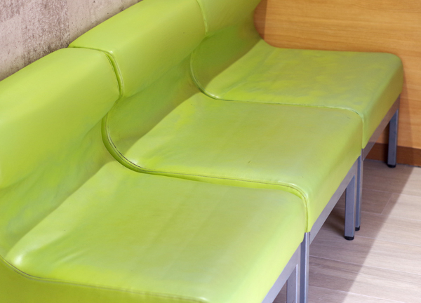 リーフ整骨院　元住吉院(待合スペースでおくつろぎください。)