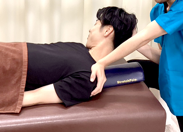 リーフ整骨院　元住吉院(負担により硬くなった肩周りの筋肉を緩和させます。)