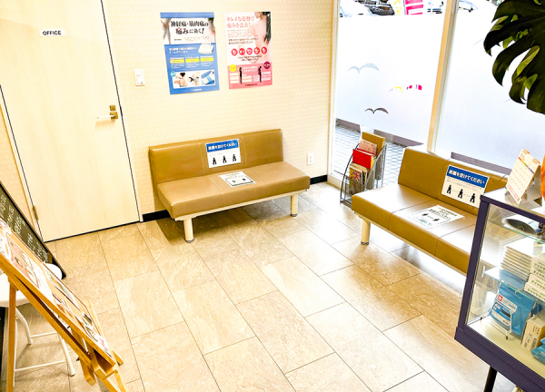 かもめ整骨院　平塚駅前(待合室です。)