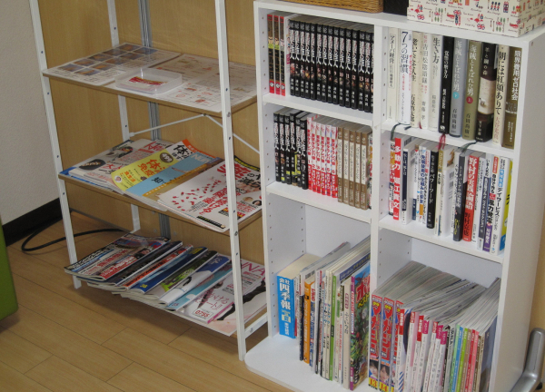 漫画、本ご用意しています。
