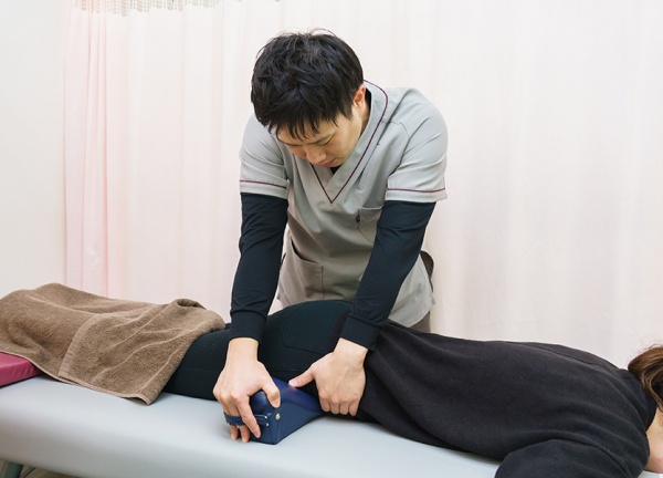 あい鍼灸院・接骨院　桃谷駅院(お客様の体重を利用した矯正施術で骨盤を整えます)