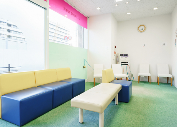 あい鍼灸院・接骨院　桃谷駅院(待合室です)