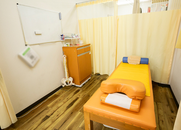 はばたき鍼灸整骨院(施術ベッドです。)