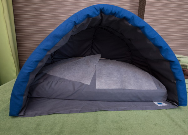 施術中に使用する枕です。