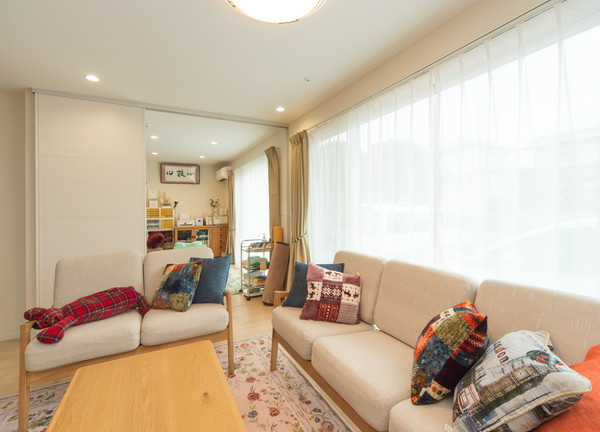 美容整体　リ・フレッシュ(待合室と施術室はつながっています)