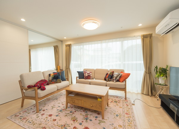 美容整体　リ・フレッシュ(日差しが気持ちいい待合室です)