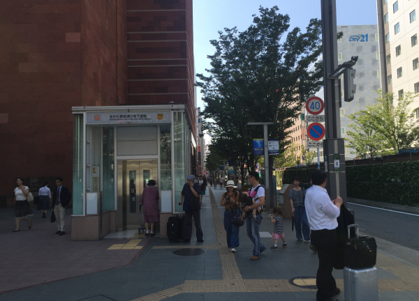 長野カイロプラクティック 博多院(こちらの道を真っ直ぐにお進みください！)