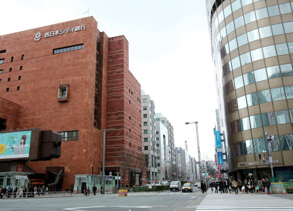 長野カイロプラクティック 博多院(交差点を真っ直ぐに渡って下さい♪)