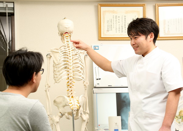 長野カイロプラクティック 博多院(現在のお身体の状態説明し施術へうつります。)