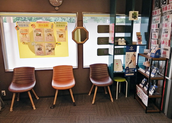 リカバリー整骨院　二日市院【鍼灸】(待合スペースで、ごゆっくりお寛ぎください)