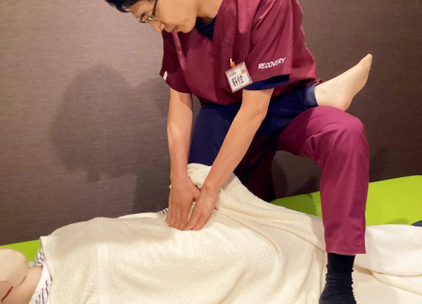 リカバリー整骨院　二日市院【鍼灸】(お腹を施術しております。)