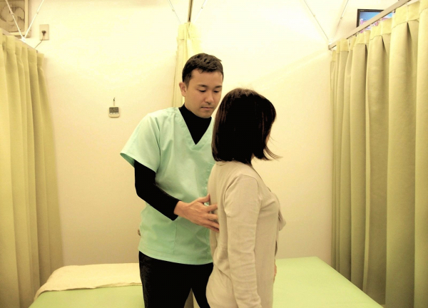 リカバリー整骨院　二日市院【鍼灸】(施術前に状態確認します)